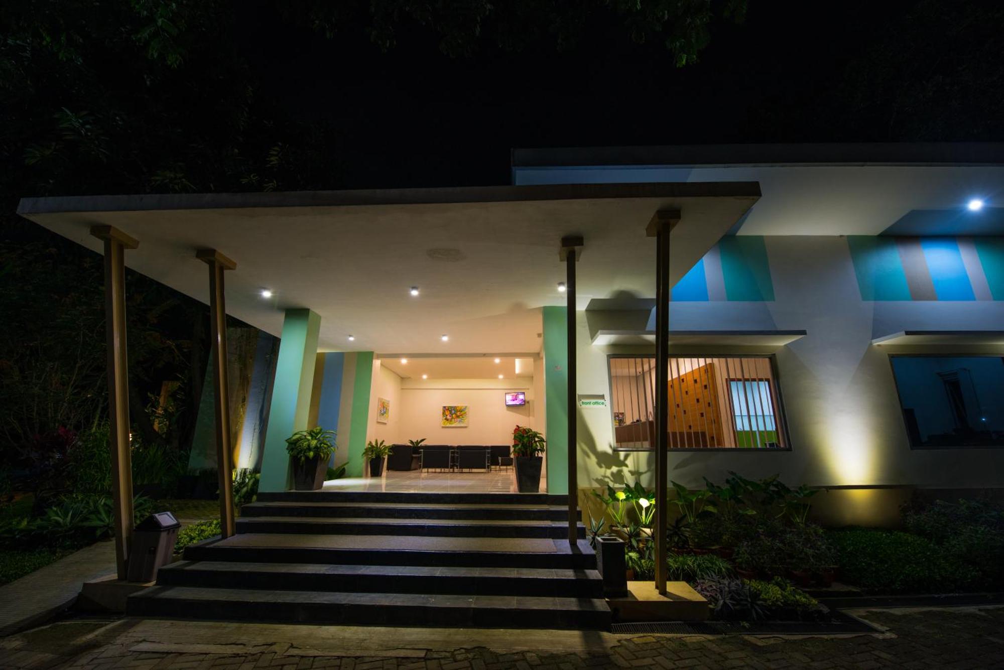 D'Agape Meeting & Conference Hotel Puncak Exterior photo